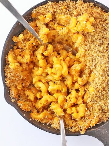 Baked Macaroni and Cheese in a cast iron skillet