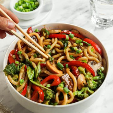 yaki udon with vegetables in bowl