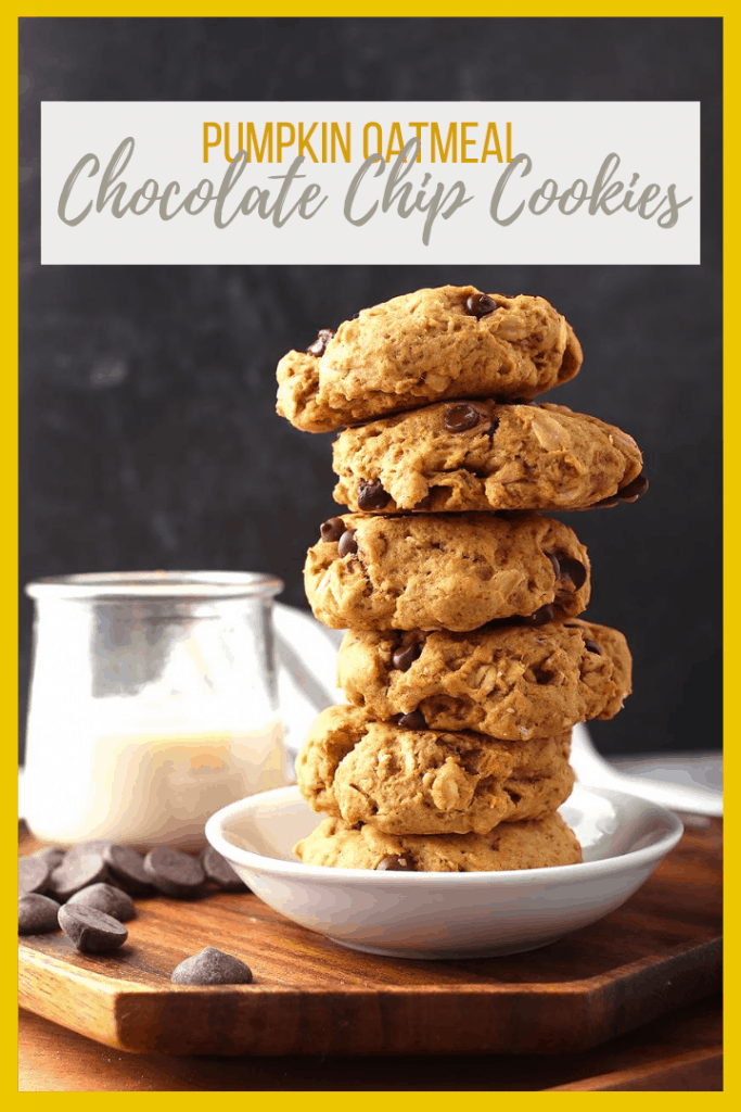 A fall classic: sweet and soft pumpkin chocolate chip cookies with oatmeal flavored with autumn spices and dark chocolate chunks for a sweet treat everyone will enjoy.